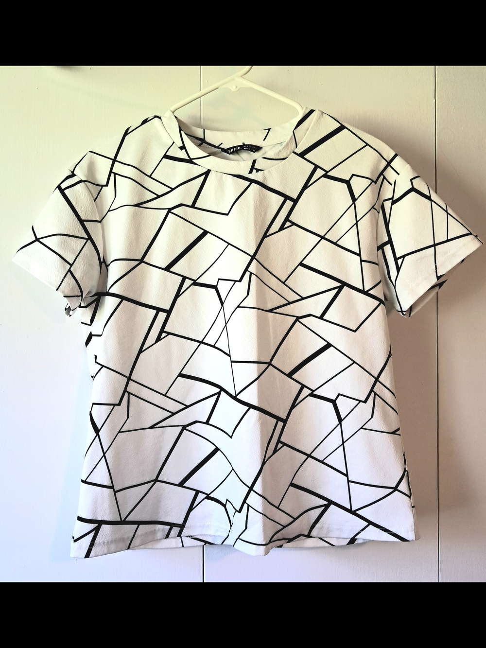 SHEIN White Short Sleeve Shirt with Black Geometric Print